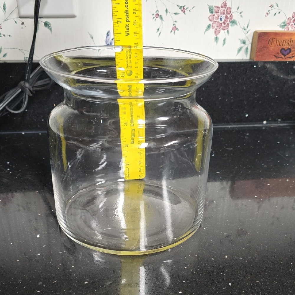 DONATING. MAKE OFFER. Vintage. Unique Clear Glass Vase